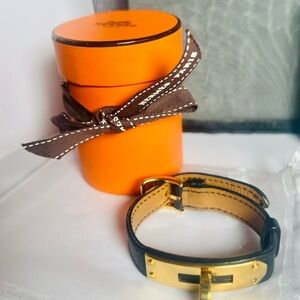 Hermes UNISEX Kelly Black leather and Gold Bracelet EUC